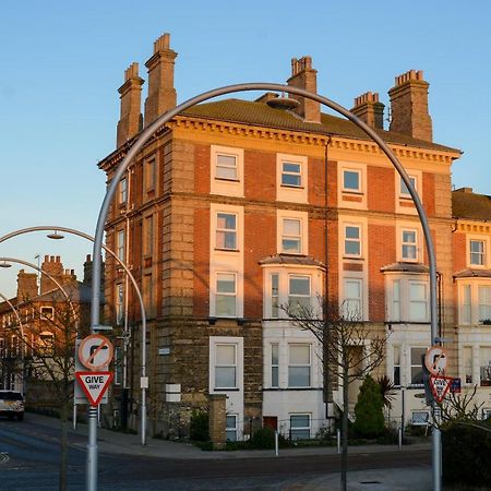 Sea Views Stunning 2 Bedroom Apartment # Lowestoft Buitenkant foto