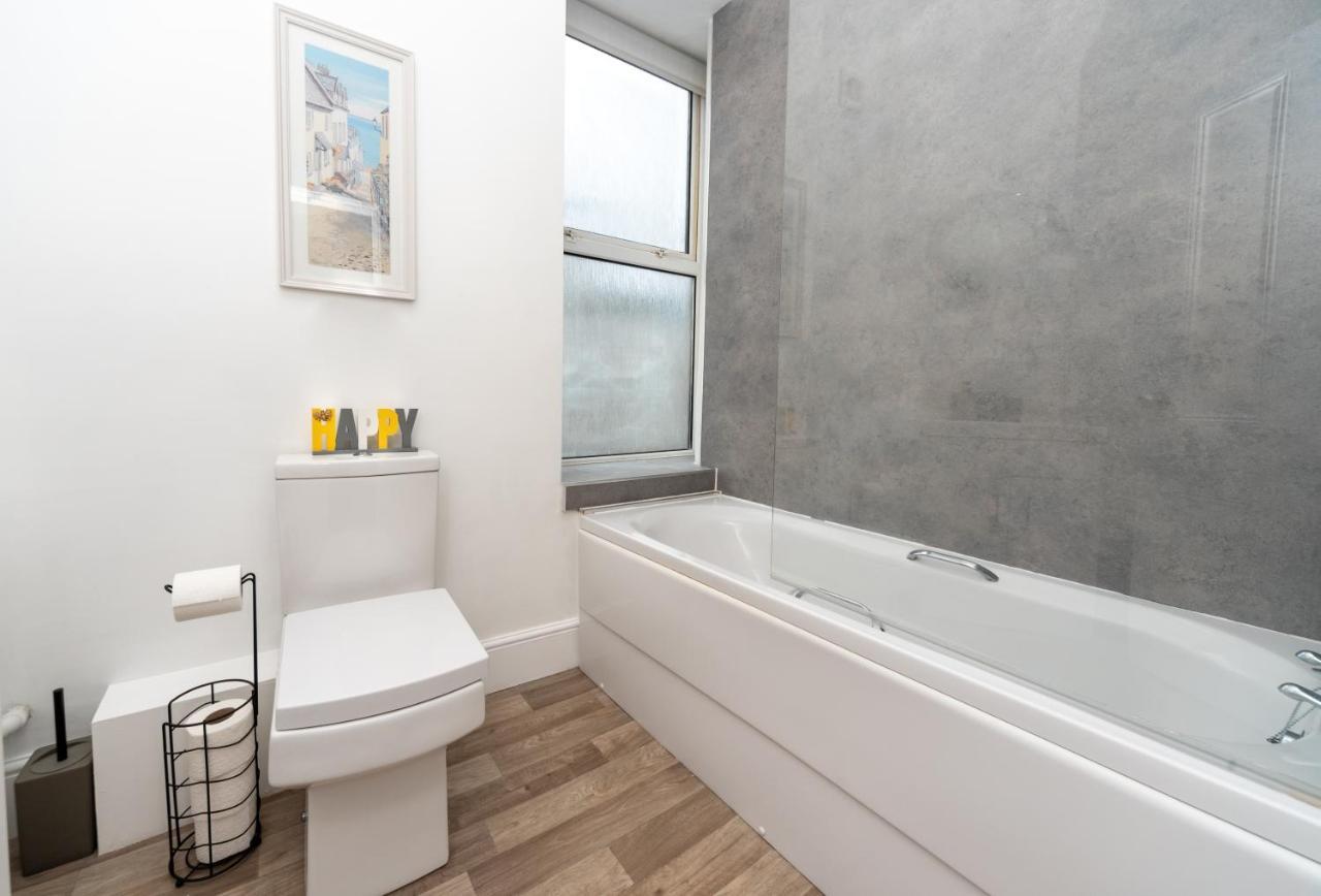 Sea Views Stunning 2 Bedroom Apartment # Lowestoft Buitenkant foto
