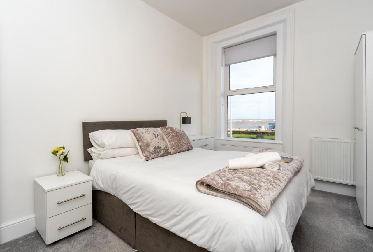 Sea Views Stunning 2 Bedroom Apartment # Lowestoft Buitenkant foto