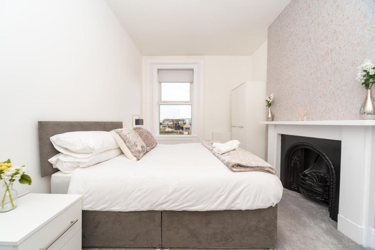 Sea Views Stunning 2 Bedroom Apartment # Lowestoft Buitenkant foto