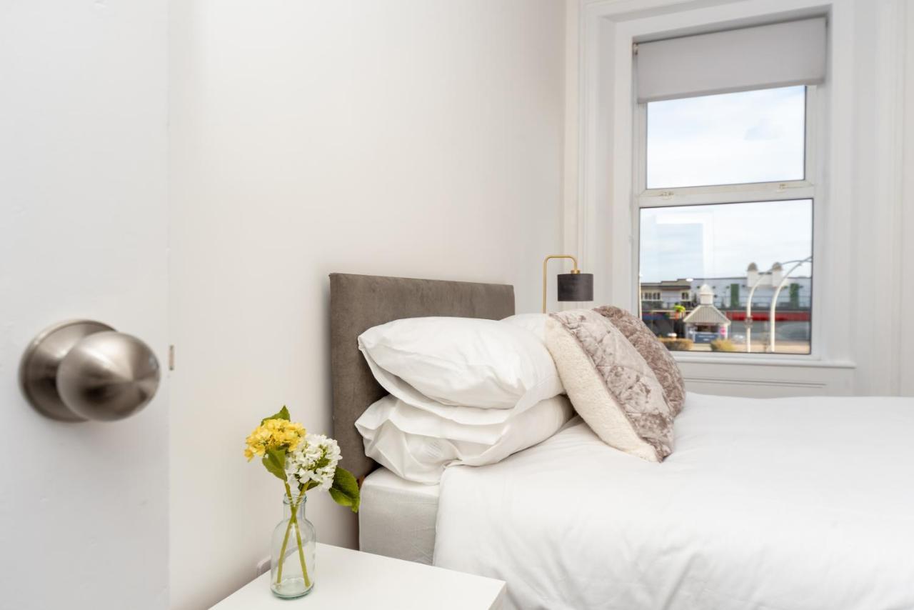 Sea Views Stunning 2 Bedroom Apartment # Lowestoft Buitenkant foto