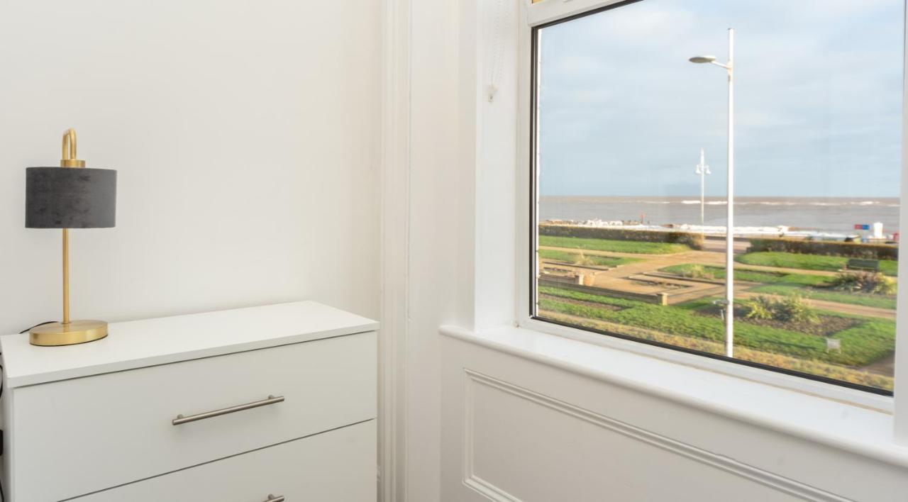 Sea Views Stunning 2 Bedroom Apartment # Lowestoft Buitenkant foto